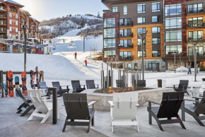 Resort amenities at luxury property, Rooftop pool, Walk to Skiing, Luxury 3BR Condo